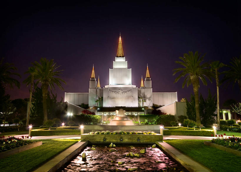 无人,横图,室外,夜晚,建筑,棕榈树,美国,现代,摄影,园林,照亮,加利福尼亚,奥克兰,树篱,彩图,摩门教
