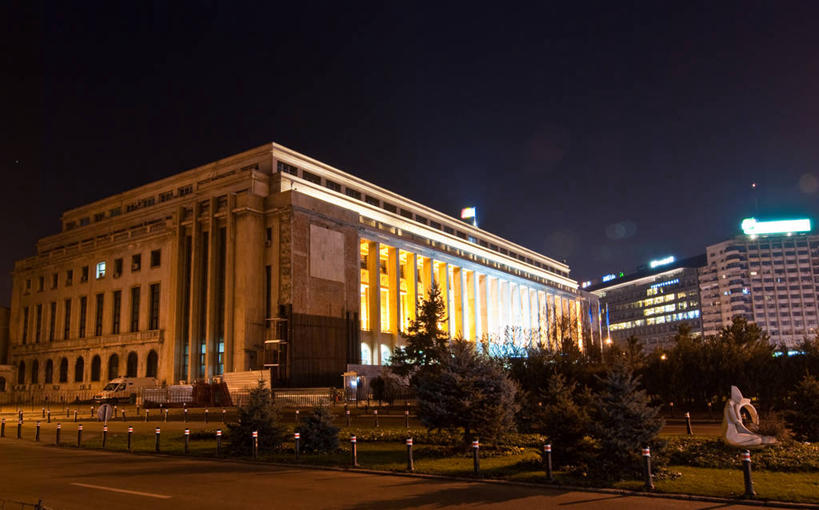 无人,公园,横图,室外,夜晚,城市,建筑,街道,罗马尼亚,首都,现代,摄影,照亮,政府大楼,布加勒斯特,彩图