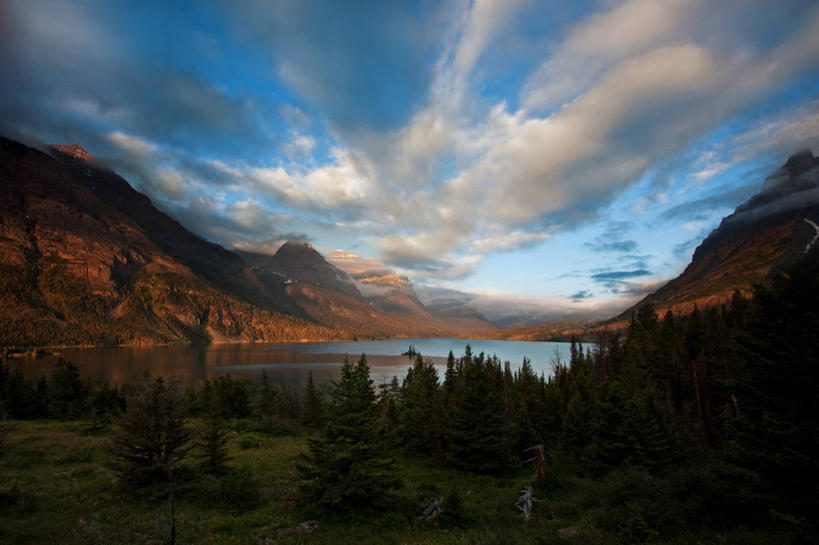 无人,公园,横图,室外,白天,美景,森林,山,美国,地形,景观,云,宏伟,风景,自然,景色,摄影,宁静,北美,北美洲,国家公园,自然风光,美洲,蒙大拿州,冰川国家公园,北亚美利加洲,亚美利加洲,蒙大拿,长空之乡,财富之州,冰河国家公园,沃特顿冰川国际和平公园,彩图,美利坚合众国,沃特顿.冰川国际和平公园