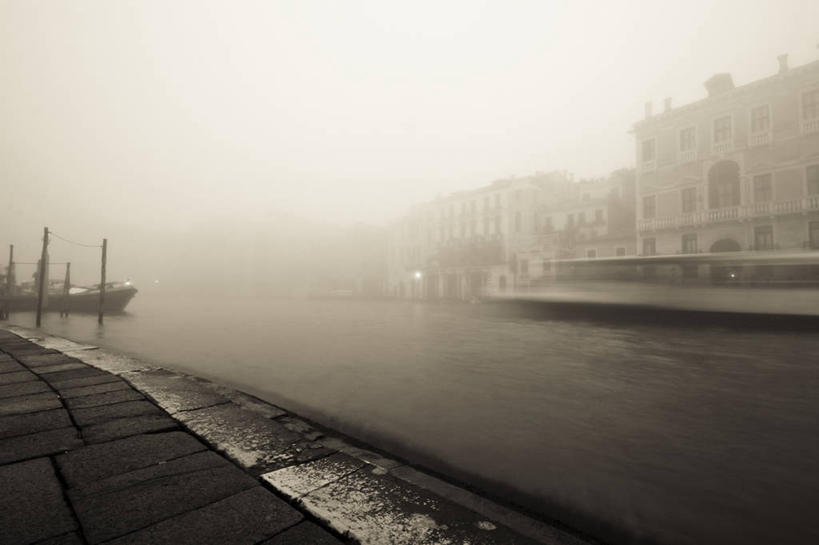 无人,横图,室外,白天,运动模糊,雾,建筑,船,意大利,威尼斯,河岸,古城,摄影,宁静,运河,早晨,意大利文化,彩图,水上出租车