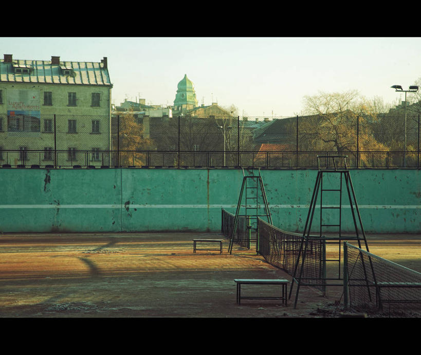 无人,横图,室外,波兰,废弃,栅栏,球场,树,摄影,报废,废物,网球网,丢弃,放弃,抛弃,摈弃,克拉科夫,网球运动,彩图,屏弃,摈斥,摒除