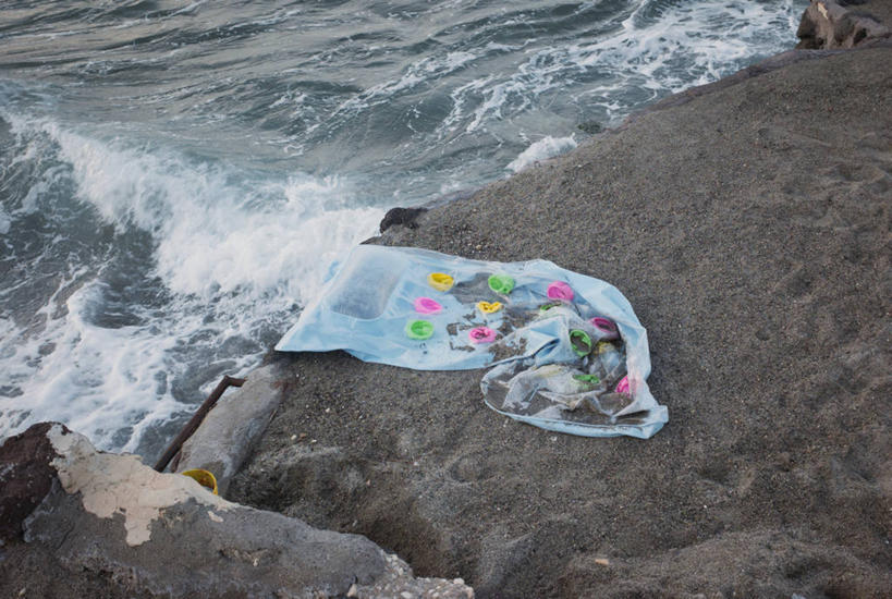 无人,横图,室外,白天,度假,海浪,意大利,湿,河岸,破坏,破损,气垫床,摄影,损坏,毁灭,海滩,彩图,伊斯基亚岛