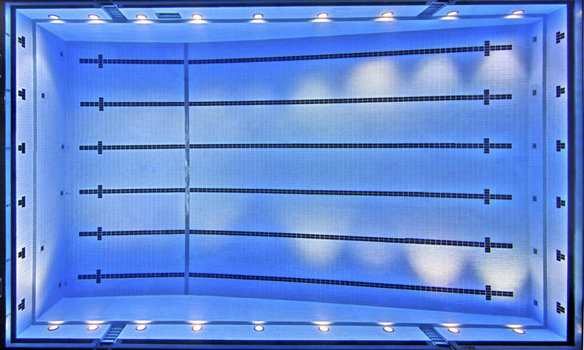 无人,游泳池,横图,俯视,室外,白天,瓷砖,光,泳道,蓝色,摄影,照亮,简单,波恩,彩图,高角度拍摄,全画面,全框架,全帧,全画幅