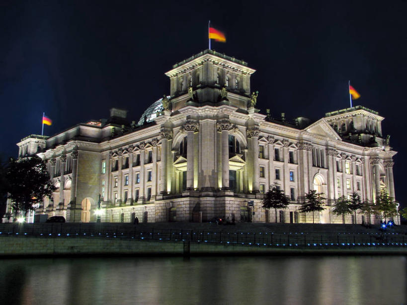 无人,横图,室外,夜晚,水,建筑,德国,反射,首都,历史,柏林,地标建筑,摄影,照亮,政治,德国文化,德国国旗,德国国会大厦,彩图