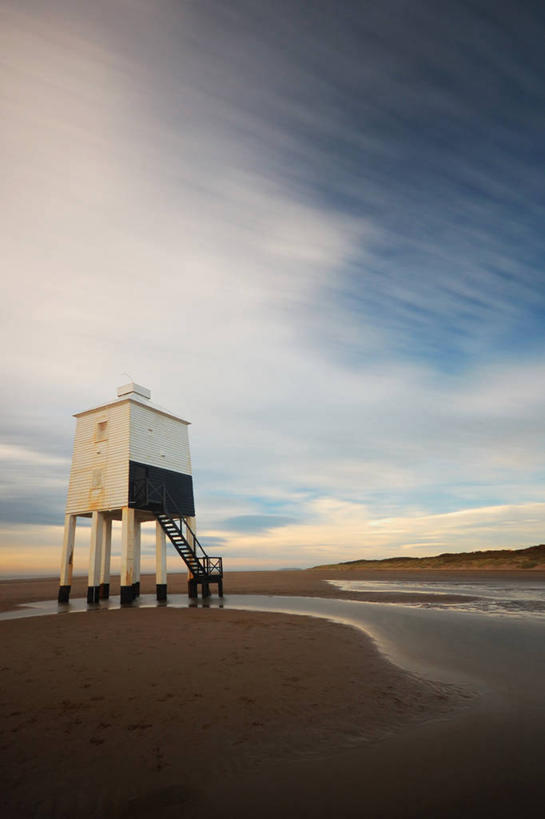 无人,竖图,室外,留白,长时间曝光,日落,楼梯,道路,建筑,英国,信息,沙子,地平线,辽阔,灯塔,地面,交通,方向,广阔,摄影,引导,指导,指引,宁静,一望无际,延伸,天地相交,航标,无边无际,一马平川,潮汐,萨默塞特,海滩,彩图,导航