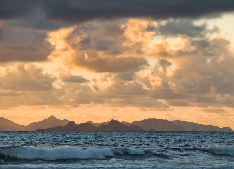 无人,横图,室外,日出,海浪,海洋,美景,山脉,岛,地平线,景观,辽阔,地面,风景,自然,广阔,景色,摄影,宁静,一望无际,自然风光,延伸,海景,法属圣马丁,天地相交,无边无际,一马平川,彩图,法国海外领土