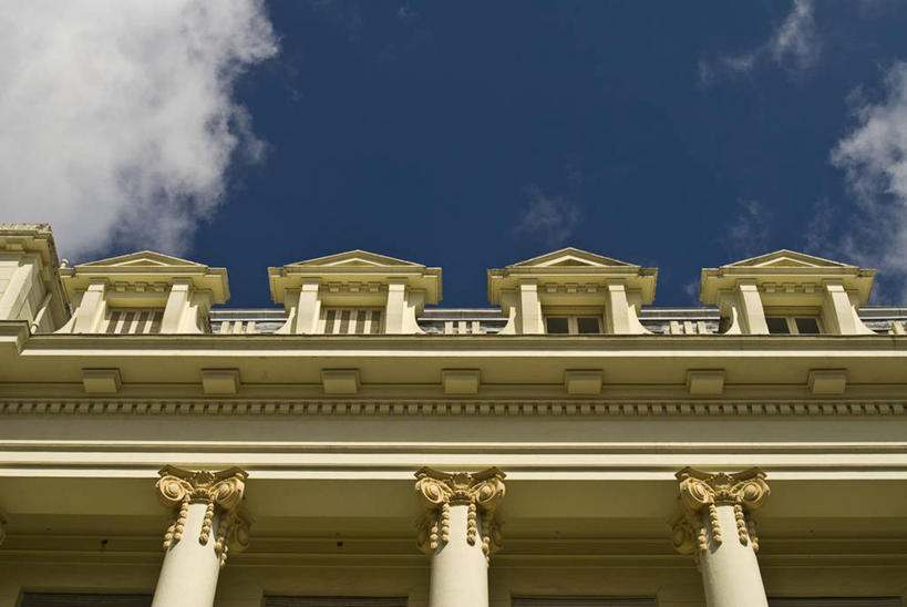 无人,银行,横图,室外,白天,仰视,重复,建筑,巴西,柱子,云,天空,南美,金融,摄影,南美洲,拉丁美洲,美洲,巴西联邦共和国,亚美利加洲,南亚美利加洲,南大河州,南里奥格兰德州,彩图,低角度拍摄