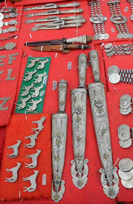 无人,竖图,室外,白天,马,阿根廷,许多,首都,很多,腰带,红色,零售,摄影,多样,选择,布宜诺斯艾利斯,刀刃,彩图,传统文化