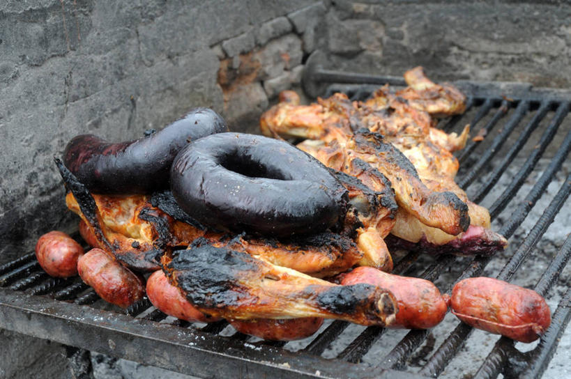 无人,横图,室外,特写,白天,烹饪,烧烤,阿根廷,准备,鸡肉,肉,香肠,料理,食品,首都,热,菜肴,美食,肉类,饮食,食物,烤鸡,摄影,佳肴,煤,肉食,西班牙香肠,烤肉架,布宜诺斯艾利斯,彩图