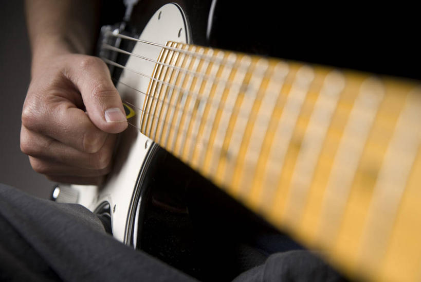 手,横图,室内,特写,侧面,表演,电吉他,吉他,乐器,弦乐器,音乐,表演者,艺术家,人体,摄影,协调,创造力,专心,金属丝,练习,噪声,音符,吉他手,音乐人,技能,彩图,影棚拍摄,舞蹈