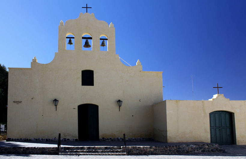 无人,教堂,横图,室外,白天,正面,门,建筑,阿根廷,关闭,十字架,南美,摄影,宗教,宁静,基督教,简单,拉丁美洲,封闭,万里无云,灵性,萨尔塔省,彩图