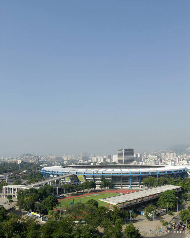 无人,体育馆,运动场,竖图,俯视,室外,白天,度假,美景,城市风光,城市,建筑,巴西,景观,娱乐,体育场,享受,休闲,景色,南美,放松,摄影,拉丁美洲,里约热内卢,世界杯,树梢,万里无云,里约热内卢州,运动馆,马拉卡纳体育场,彩图,高角度拍摄,锦标赛