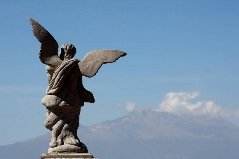 无人,横图,俯视,室外,白天,留白,火山,山,雕塑,墨西哥,天使,雕像,云,一个,背面,蓝色,天空,摄影,宗教,单个,宁静,北美,拉丁美洲,普埃布拉州,灵性,美术工艺,大天使,彩图,高角度拍摄