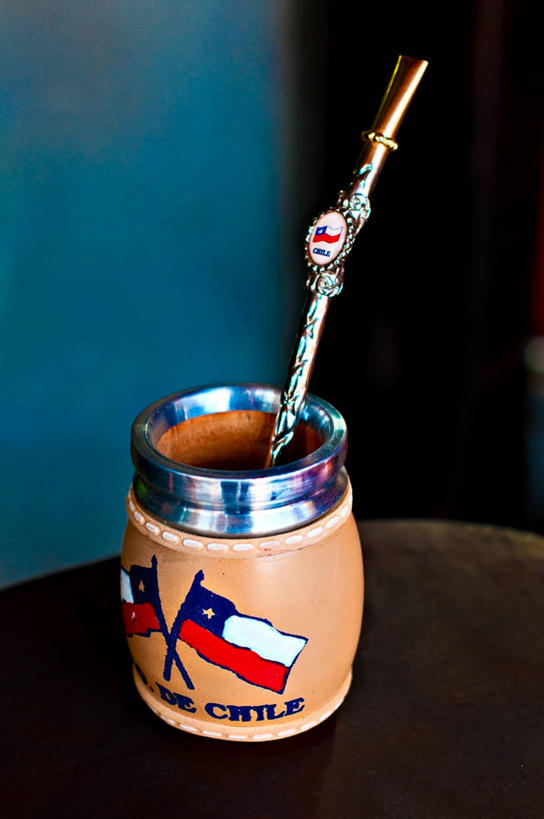 无人,竖图,俯视,特写,留白,国旗,智利,文字,两个,吸管,南美,摄影,英文字母,拉丁美洲,身份,爱国主义,马黛茶,彩图,高角度拍摄,智利国旗,传统文化