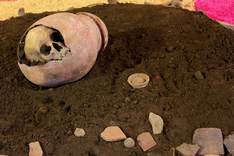 骨骼,无人,横图,俯视,花瓶,墨西哥,庆祝,人头骨,泥土,骨头,首都,陶器,人体,摄影,怪异,死亡,骨架,北美,北美洲,拉丁美洲,美洲,骨折,墨西哥城,霍奇米尔科,结束,北亚美利加洲,亚美利加洲,墨西哥合众国,仙人掌王国,墨西哥文化,美术工艺,彩图,高角度拍摄,死亡节,传统文化,法定假日