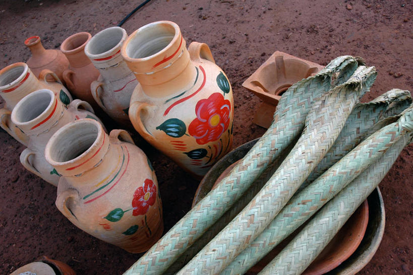 无人,横图,俯视,桌子,花瓶,巴西,花纹,稻草,陶瓷制品,工艺品,碗,陶器,南美,摄影,南美洲,拉丁美洲,美洲,巴西联邦共和国,亚美利加洲,南亚美利加洲,帕拉,帕拉州,美术工艺,巴西文化,彩图,高角度拍摄,传统文化