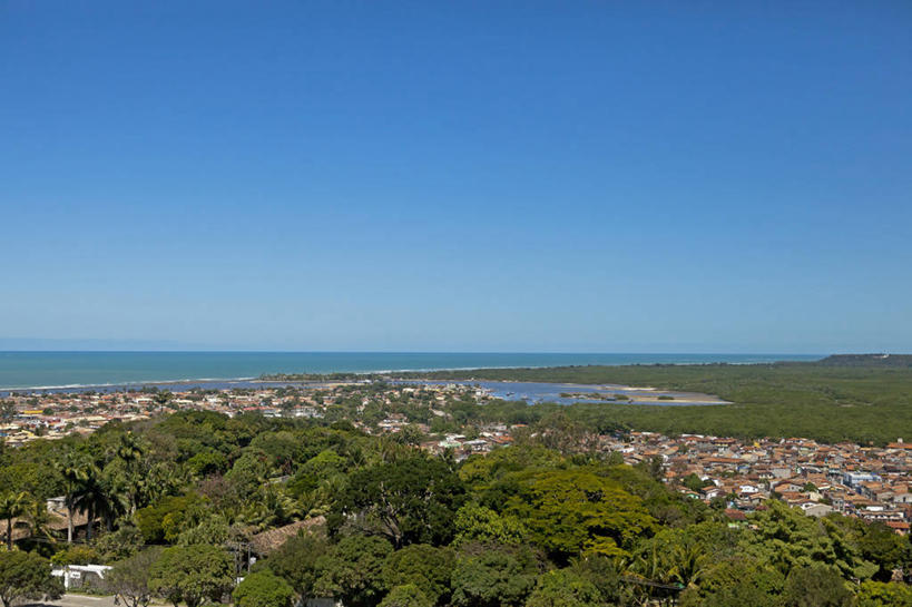 无人,横图,俯视,航拍,室外,白天,海洋,森林,水,植物,城市,巴西,海岸线,水平线,树,风景,天空,自然,南美,摄影,宁静,拉丁美洲,鸟瞰,树梢,万里无云,巴伊亚州,彩图,高角度拍摄,塞古鲁港