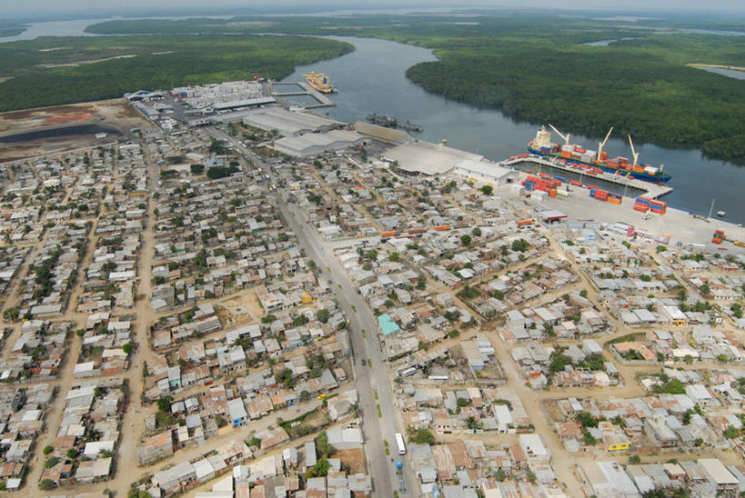 无人,码头,横图,俯视,航拍,室外,度假,商务,海洋,河流,美景,水,植物,城市风光,城市,港口,船,厄瓜多尔,弯曲,地球,景观,云,集装箱,娱乐,货柜,水泥,油轮,容器,箱子,享受,休闲,景色,放松,运输,摄影,鸟瞰,货运,里约热内卢,装货,巨型油轮,物流,瓜亚基尔,彩图,高角度拍摄,摆渡口,埠头,渡口,渡头,港湾,海港,货运码头,口岸,商港,海上运输