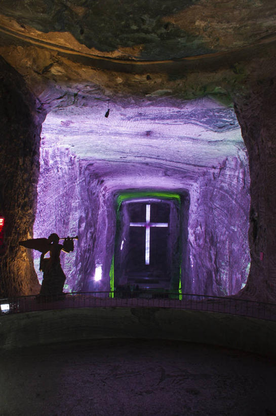 无人,教堂,竖图,俯视,航拍,采矿业,哥伦比亚,十字架,紫色,摄影,宗教,矿产,鸟瞰,矿物,盐矿,彩图,高角度拍摄,大教堂,传统文化