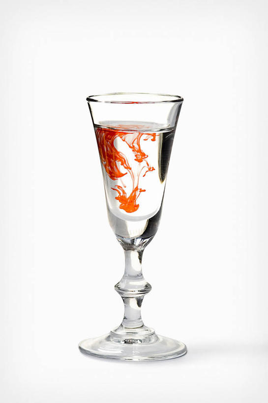 无人,竖图,室内,特写,白色背景,玻璃,透明,墨水,液体,水滴,水晶,饮用水,一个,红色,白色,冷饮,摄影,单个,简单,清新,玻璃板,彩图,影棚拍摄