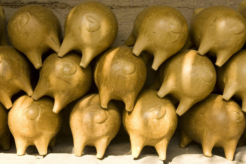 无人,横图,室外,白天,重复,巴西,萨尔瓦多,许多,堆叠,丰富,陶瓷制品,很多,排列,容器,储蓄罐,器皿,陶器,南美,储蓄,存钱,金融,理财,摄影,经济,南美洲,创造力,资金,存钱罐,拉丁美洲,美洲,存款,流通,贸易,巴西联邦共和国,贮钱罐,储钱罐,扑满,首府,亚美利加洲,南亚美利加洲,巴伊亚,巴伊亚州,美术工艺,彩图