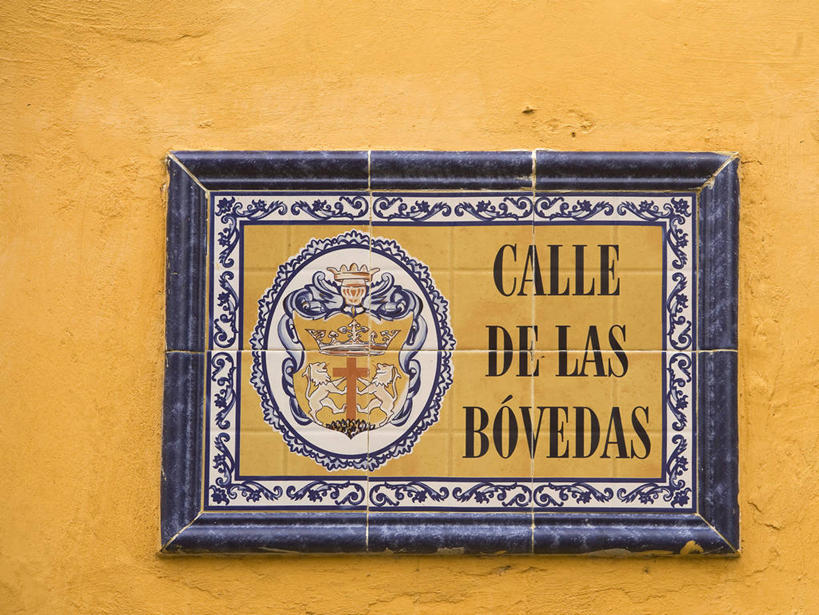 无人,横图,室外,特写,白天,通讯,哥伦比亚,吊挂,悬挂,标志,符号,文字,墙,挂,黄色,南美,摄影,英文字母,消息,身份,卡塔赫纳,想法,彩图