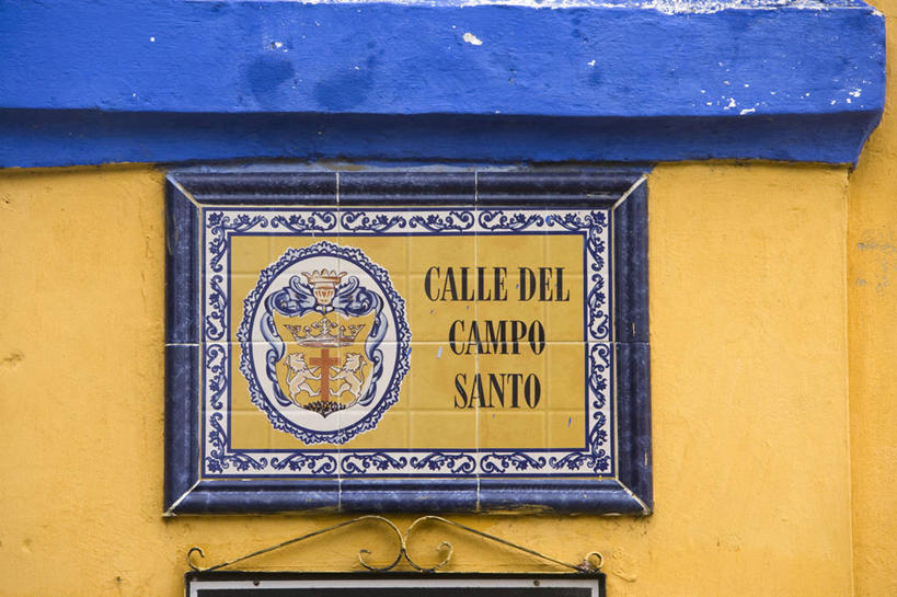 无人,横图,室外,特写,白天,通讯,哥伦比亚,吊挂,悬挂,标志,符号,文字,墙,挂,黄色,蓝色,南美,摄影,英文字母,消息,身份,卡塔赫纳,想法,彩图