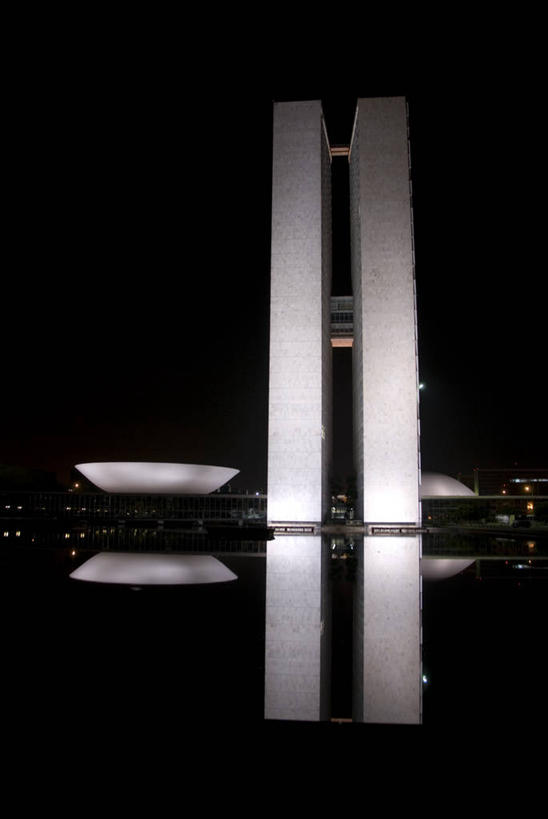 无人,建筑师,竖图,室外,夜晚,湖,建筑,巴西,美国,反射,塔,首都,地标建筑,南美,摄影,南美洲,北美,政府大楼,北美洲,拉丁美洲,政府,美洲,政治,巴西联邦共和国,首府,北亚美利加洲,亚美利加洲,南亚美利加洲,联邦区,巴西利亚,巴西里亚,奥斯卡.尼迈耶,尼迈耶,巴西文化,彩图,旅行,美利坚合众国,法律,国会