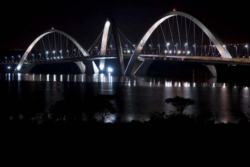 无人,横图,室外,夜晚,海洋,水,建筑,路灯,巴西,拱门,桥,光亮,首都,联系,现代,南美,运输,摄影,宁静,照亮,南美洲,照明设备,拉丁美洲,美洲,巴西联邦共和国,首府,亚美利加洲,南亚美利加洲,联邦区,巴西利亚,巴西里亚,彩图,旅行