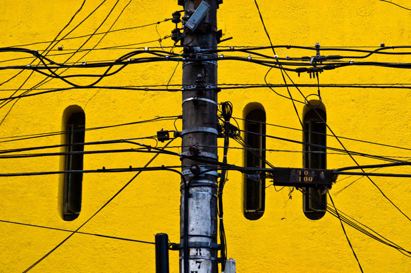 无人,横图,室外,白天,仰视,金属,电缆,墙,黄色,摄影,能源,电,金属丝,迷惑,彩图,低角度拍摄,电力电缆