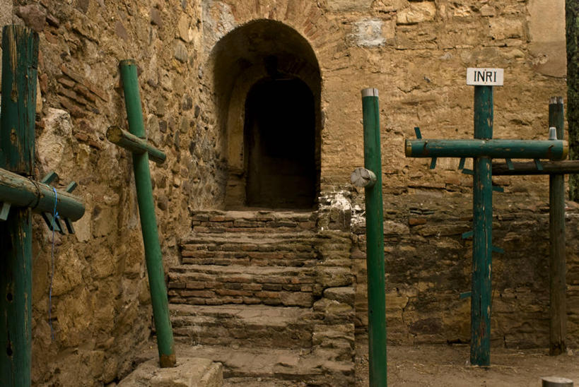 无人,教堂,站,横图,室外,白天,门,墨西哥,节日,木制,标志,十字架,数字,文字,字符,庭院,拱门,围墙,门口,历史,文化,标识,石墙,台阶,绿色,祈祷,健康,安静,许愿,摄影,宗教,阿拉伯数字,信仰,纪念,祈求,基督教,宗教建筑,天主教,宗教用品,灵性,圣马特奥县,平安,彩图,旅行,传统文化,过去