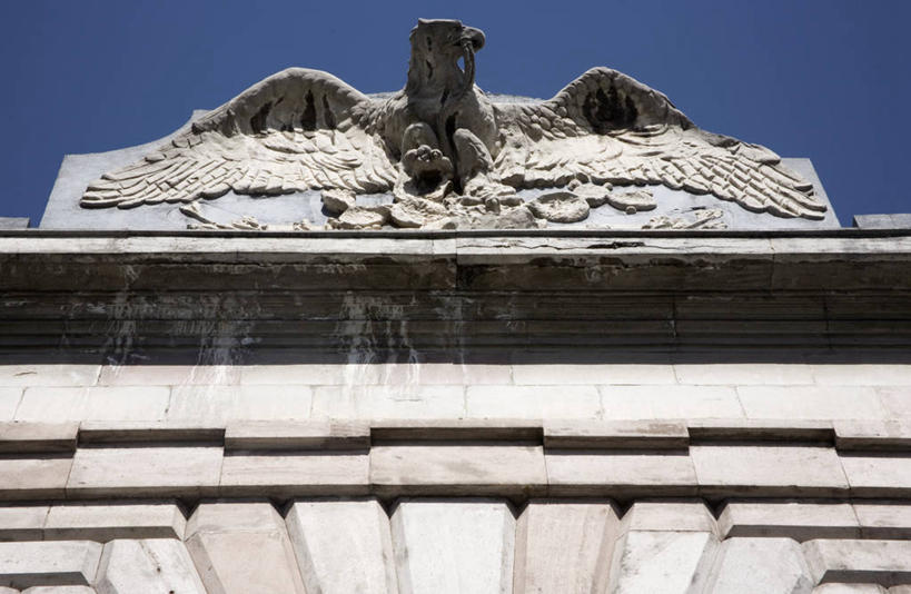 无人,横图,室外,白天,仰视,建筑,鹰,雕塑,墨西哥,雕像,拱门,历史,废墟,天空,地标建筑,摄影,建造,拉丁美洲,万里无云,墨西哥文化,彩图,低角度拍摄,旅行,传统文化,墨西哥州