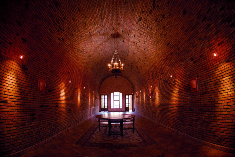 无人,横图,室内,白天,建筑,砖,走廊,首都,砖墙,酒窖,摄影,照亮,水晶吊灯,圣卡塔琳娜,彩图