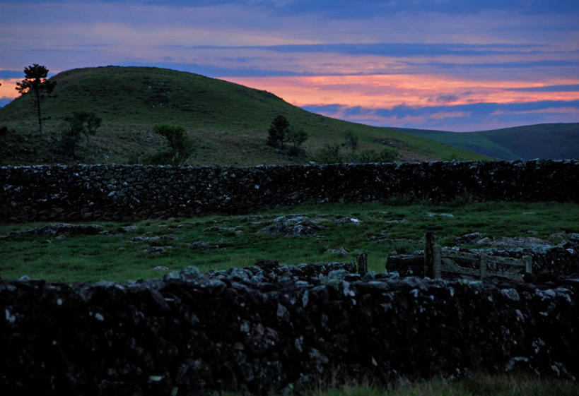 无人,牛仔,横图,室外,美景,日落,山,景观,田地,石墙,风景,自然,景色,摄影,宁静,自然风光,圣卡塔琳娜,彩图