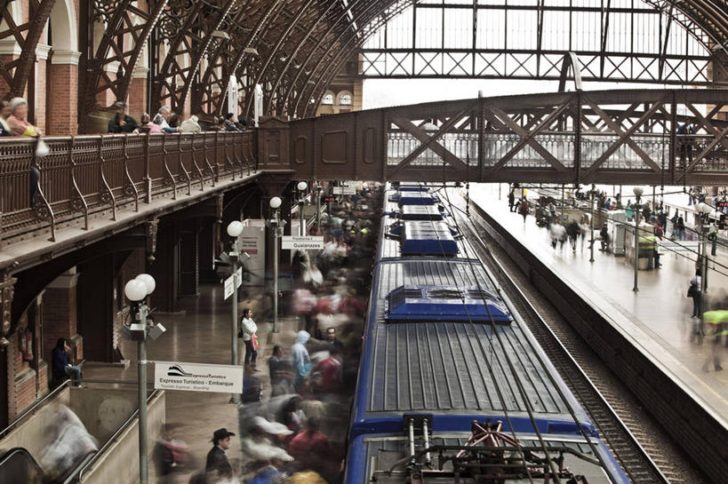 火车站,横图,俯视,室内,白天,运动模糊,旅途,城市,火车,车站,巴西,站台,公共交通,许多人,联系,月台,一群人,运输,摄影,迅速,上车,群众,圣保罗,步行,彩图,高角度拍摄,铁路车站,铁路站