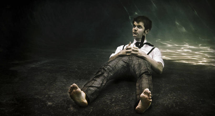 西方人,成年人,一个人,躺,握手,横图,正面,水下,欧洲,美国,欧洲人,仅一个男性,仅一个人,休闲装,仅一个年轻男性,思考,赤脚,放松,摄影,加利福尼亚,马里布,男人,男性,年轻男性,白种人,年轻人,休闲活动,搀手,拉手,手拉手,手握手,仰卧,彩图