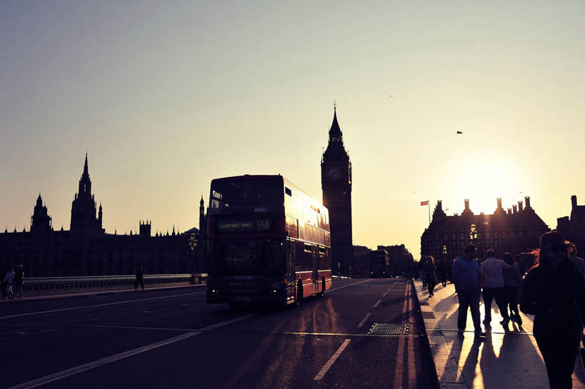 横图,室外,日落,城市,建筑,路,英国,朦胧,模糊,塔,桥,巴士,公共交通,首都,许多人,联系,双层巴士,一群人,运输,摄影,剪影,彩图