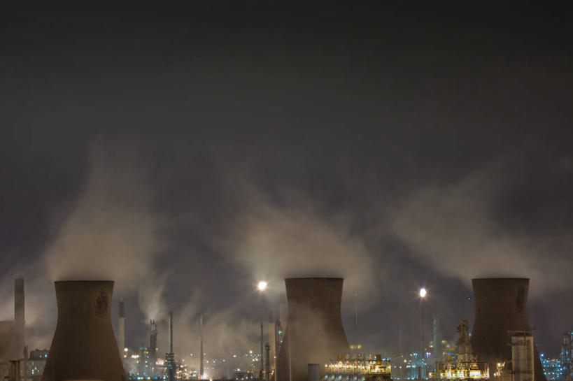 无人,工厂,横图,室外,夜晚,化工厂,建筑,英国,环保,苏格兰,天空,烟,工业,摄影,能源,环境,污染,照亮,回收,资源,利用,低碳,循环,持续,空气污染,彩图,制造厂,生产工厂