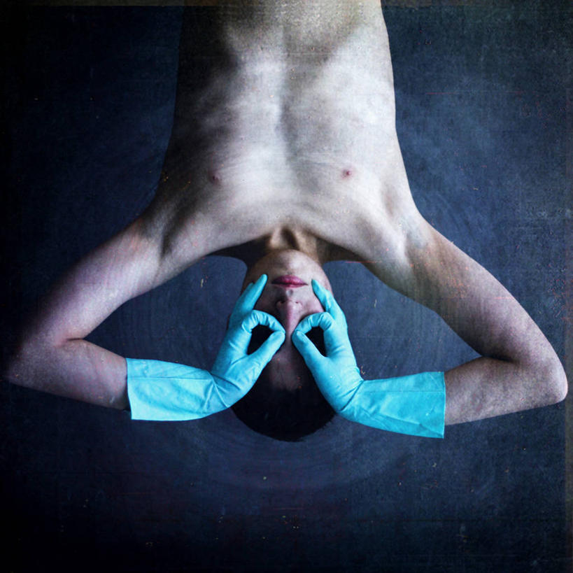 儿童,少年,一个人,方图,室内,纯洁,法国,仅一个男性,仅一个人,裸露,仅一个年轻男性,小孩,手套,可爱,童年,童趣,摄影,幽默,颠倒,裸,想象,童真,烂漫,无邪,天真,男人,男性,年轻男性,孩子,半身,彩图