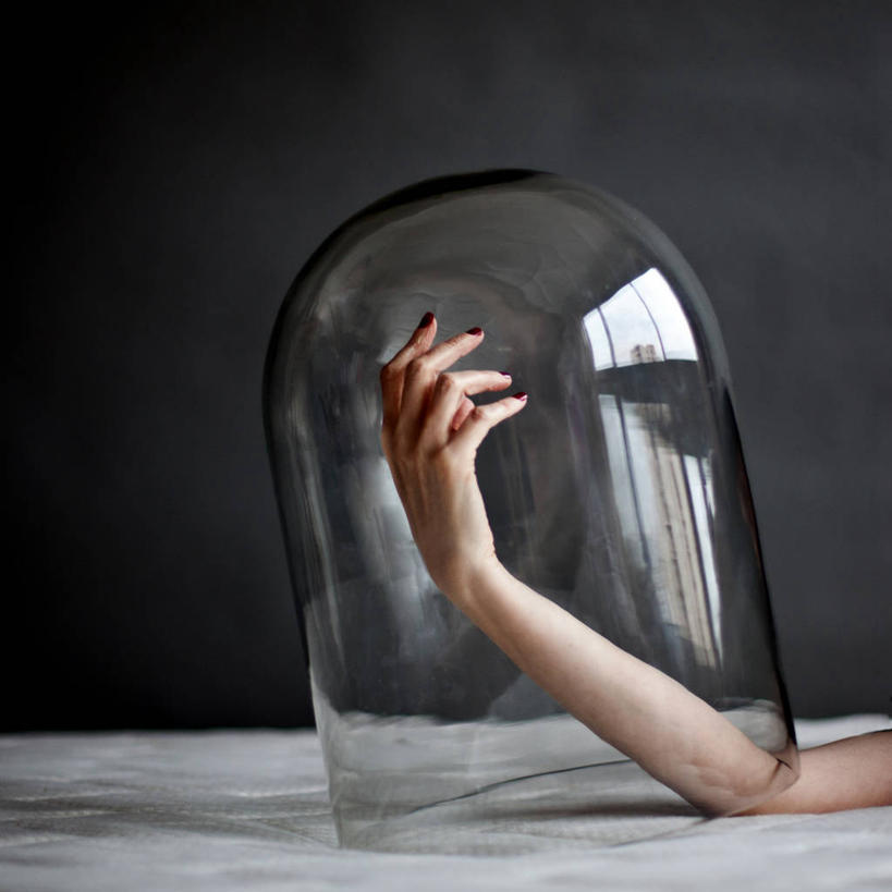 成年人,中年人,老年人,手,一个人,方图,室内,特写,法国,仅一个女性,仅一个人,黑色背景,透明,指甲油,仅一个中年女性,人体,摄影,巨大,庞大,保护,部分,宏大,硕大,伟大,想法,女人,女性,中年女性,彩图,钟罩