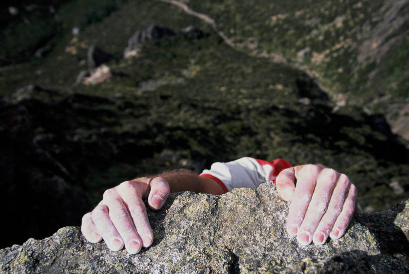 成年人,手,一个人,横图,室外,白天,风险,攀岩,山,新西兰,仅一个男性,悬崖,极限运动,人体,摄影,部分,岩层,冒险,危险,岩石,爬山,彩图