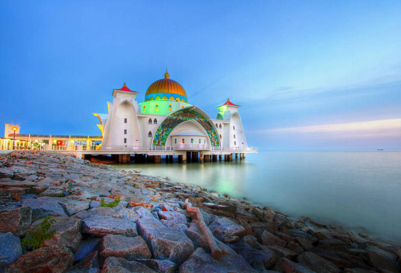 无人,横图,室外,长时间曝光,海洋,建筑,马来西亚,历史,蓝色,天空,黄昏,地标建筑,摄影,照亮,伊斯兰教,圆顶建筑,清真寺,马六甲州,岩石,彩图,马来文化