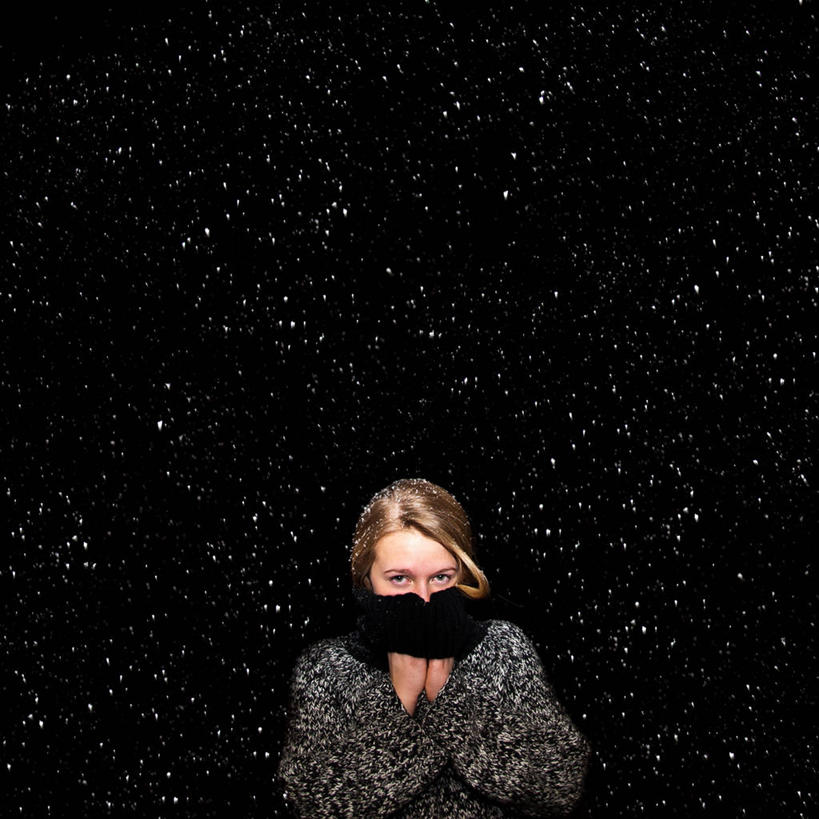 西方人,儿童,少年,脸,头,脸颊,头发,一个人,方图,室外,夜晚,留白,纯洁,雪,欧洲,加拿大,欧洲人,仅一个男性,仅一个年轻女性,仅一个女性,仅一个人,覆盖,冬天,下雪,天气,肩膀,仅一个年轻男性,小孩,黑色,围巾,金色,寒冷,可爱,童年,童趣,摄影,保护,青春期,肖像,童真,烂漫,无邪,天真,男人,男性,年轻男性,年轻女性,女人,女性,白种人,孩子,头部,脸部,脸蛋,面部,彩图,冬衣,风飑