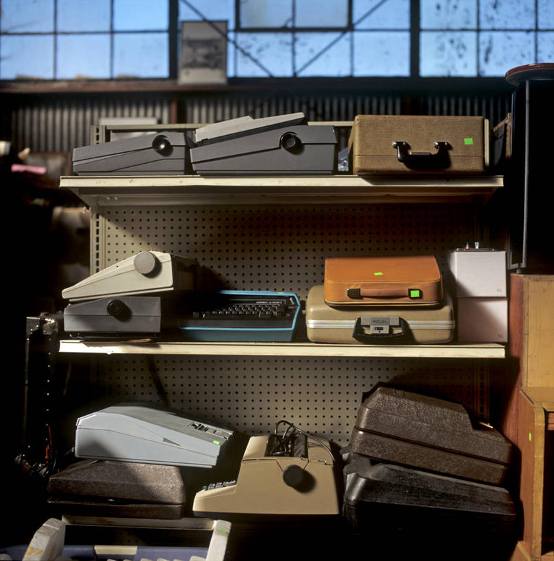 无人,竖图,室内,特写,白天,窗户,家具,美国,堆叠,并排,架子,排列,摄影,多样,怀旧,北美,北美洲,加利福尼亚,打字机,美洲,选择,奥克兰,北亚美利加洲,亚美利加洲,美利坚合众国,挨着