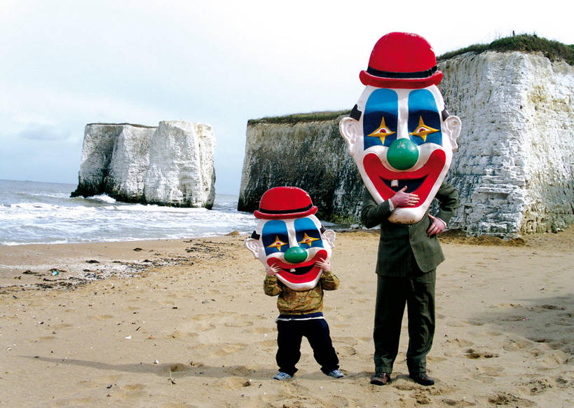 两个人,小丑,演员,站,横图,室外,白天,民族服装,度假,水,英国,阴影,服装,朦胧,模糊,小的,沙子,古典,休闲装,文化,传统,衣服,杂技,风景,自然,波浪,遮,遮掩,摄影,服饰,巨大,庞大,幽默,古装,环境,掩盖,遮挡,岩层,北欧,遮盖,掩饰,韵味,宏大,硕大,伟大,马盖特,海滩,岩石,传统服装,民俗服,旅行,装扮,杂伎,赛尼特岛