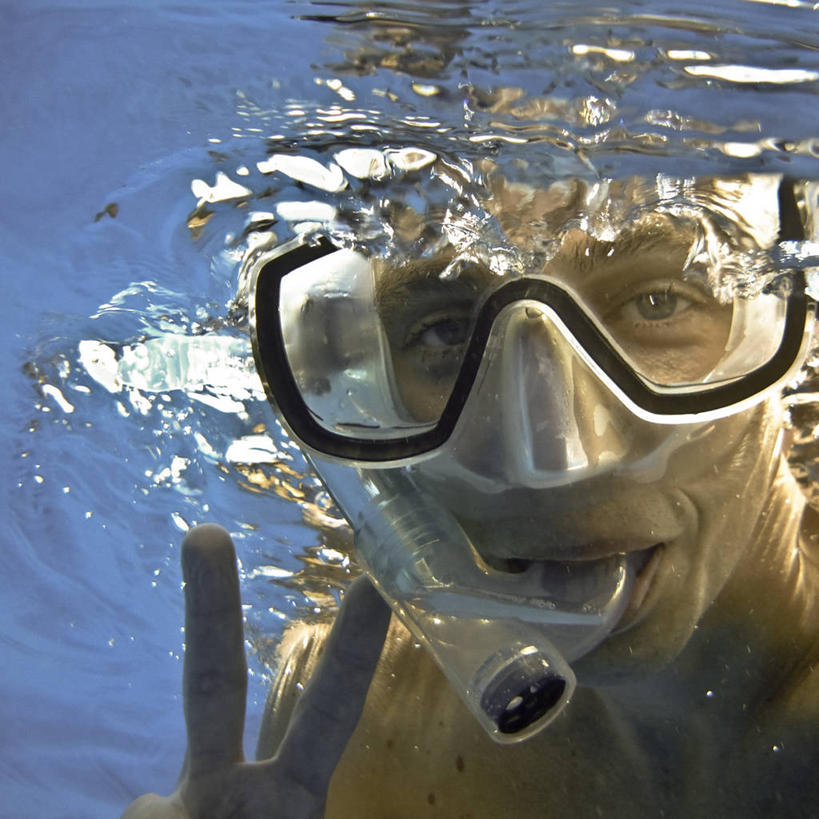 成年人,中年人,老年人,脸,头,脸颊,一个人,方图,室外,特写,白天,探险,水下,意大利,仅一个男性,仅一个人,仅一个中年男性,潜水镜,极限运动,肩膀,摄影,呼吸管,南欧,肖像,男人,男性,中年男性,头部,脸部,脸蛋,面部,休闲活动,彩图,和平手势