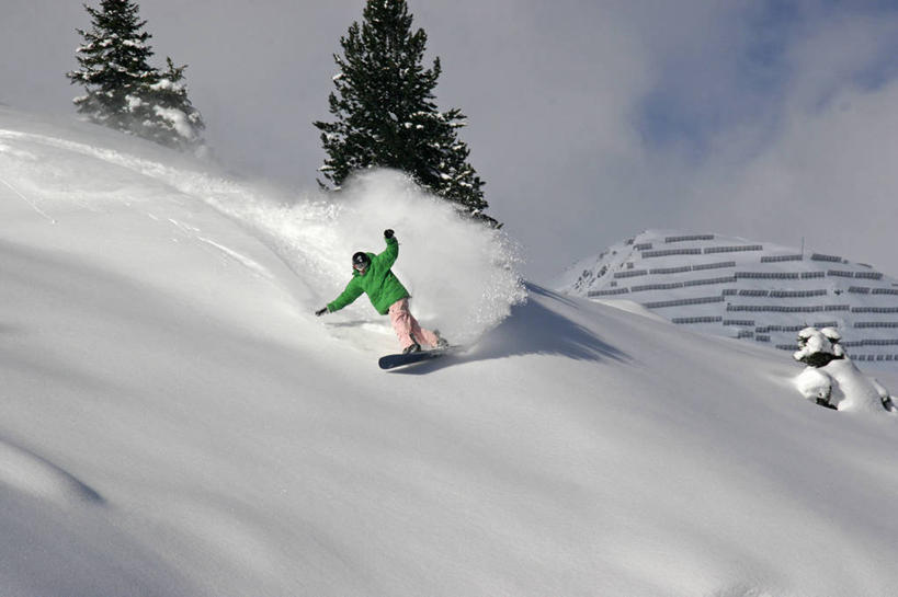 中年人,一个人,横图,室外,白天,山,奥地利,朦胧,模糊,云,冬天,树,天空,摄影,滑雪服,蒂罗尔,冬季运动,休闲活动,彩图