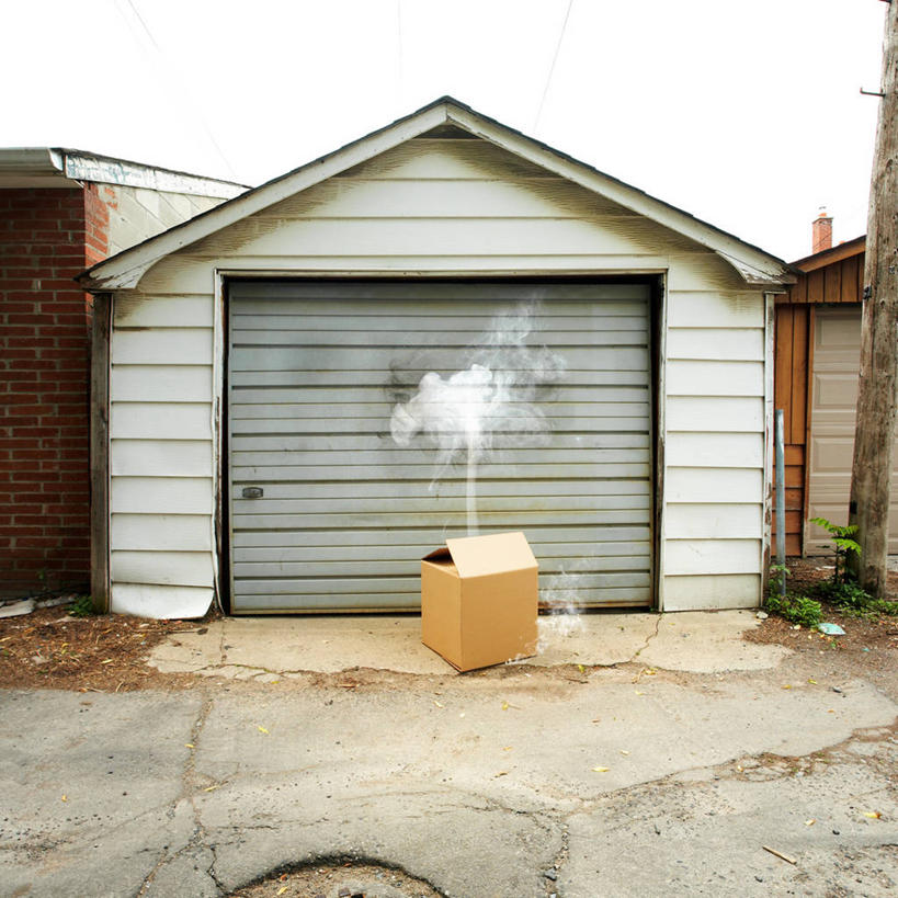 无人,方图,室外,白天,神秘,车库,加拿大,纸箱,燃烧,烟,摄影,妖怪,危险,彩图,巷