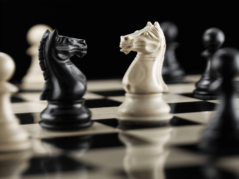 无人,横图,特写,竞争,黑色背景,冲突,骑士,棋子,棋盘,国际象棋,摄影,反差,挑战,策略,技能,休闲活动,彩图,影棚拍摄