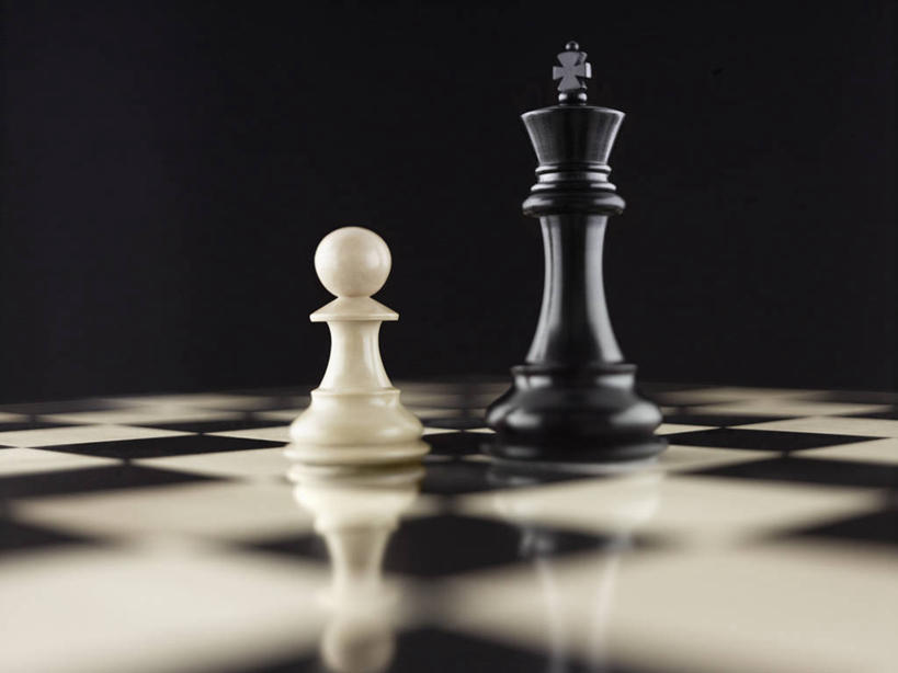 无人,横图,特写,留白,失败,成功,竞争,黑色背景,冲突,两个,棋子,棋盘,国际象棋,摄影,国王,进攻,反差,挑战,策略,技能,获胜,休闲活动,彩图,影棚拍摄,弱点